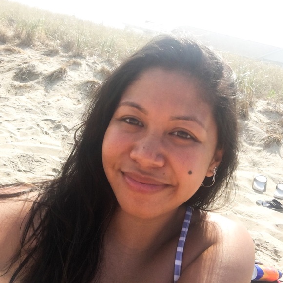 Meet your Posher, Rica - Picture 2 of 4